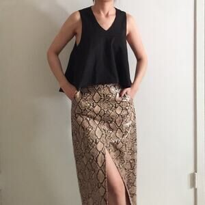 Slide Show Sleeveless Blouse In Black.--DA7